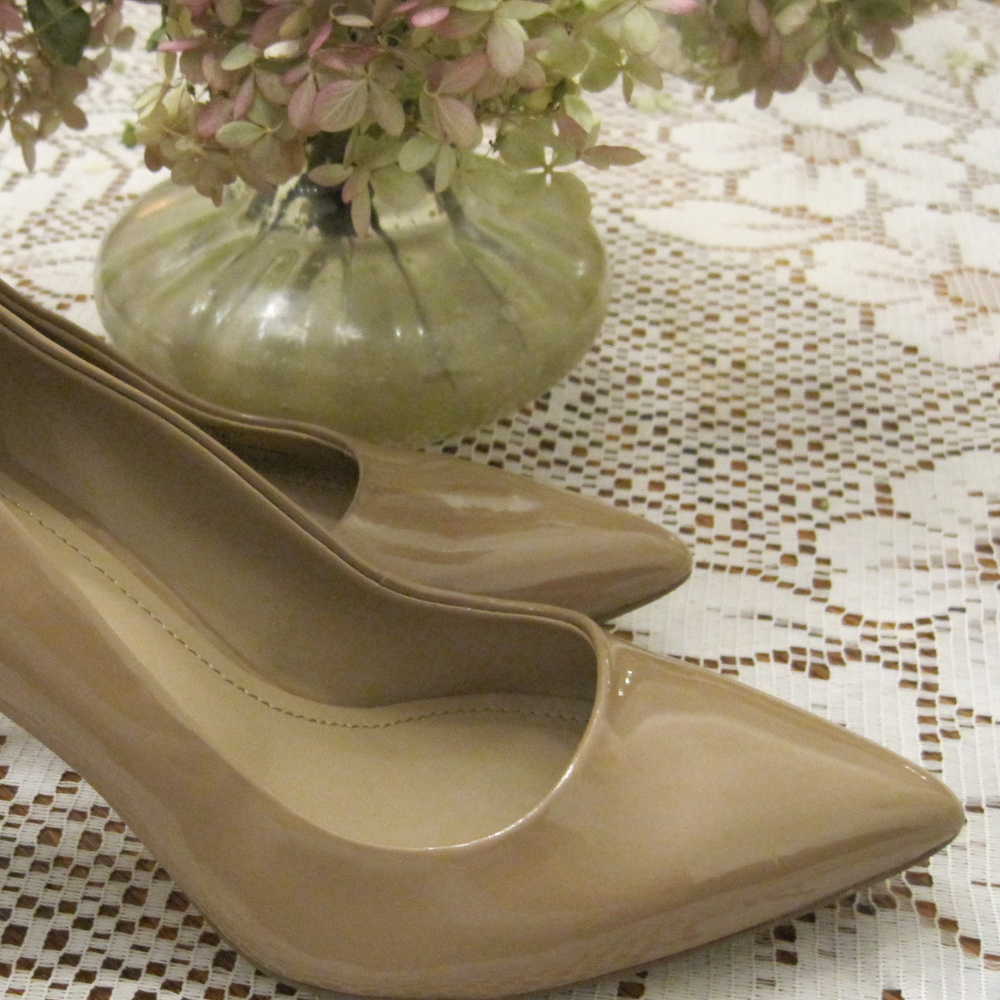 BCB Generation Womans Tan leather heels s 8M
